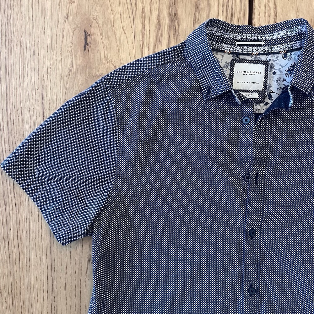 Denim & Flower by Ricky Simon slim fit Short Sleeve button down shirt S